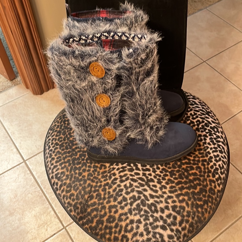 Brand new Muk Luks navy blue faux suede boots, multiple ways to wear!!! - Picture 4 of 6